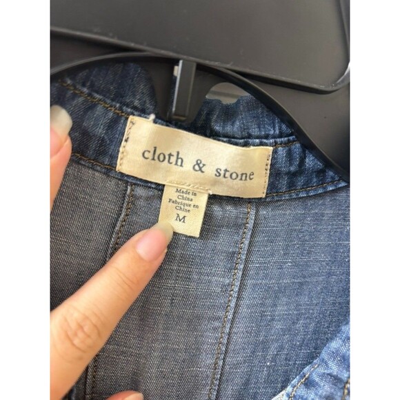 Cloth and Stone Anthropologie Denim Chambray V Neck Popover Shirt Blouse Size M - Picture 2 of 6